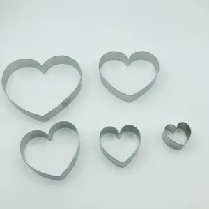 Stainless steel heart shaped cookie cutters 5 piece set for baking cakes and biscuits.