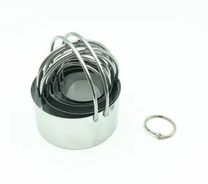 Set de 5 emporte-pièces ronds en acier inoxydable avec anneau pour pâtisserie et biscuits.