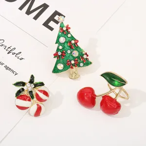 Broche de Aleación de Esmalte de Navidad Lindo Cereza Árbol de Navidad Strass Servilletero Insignia de Metal Joyería