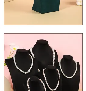 Samt Halsketten Display Ständer Detailansicht, professioneller schwarzer Büsten Ständer für Schmuck.