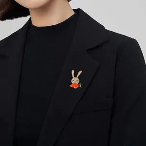 Broche lapin strass exquise, design dessin animé mignon, idéale pour blazer et écharpe femme.