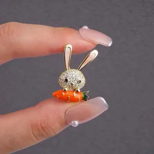 Jolie broche de lapin de dessin animé mignon, mini strass bien décoré pour femme chic.