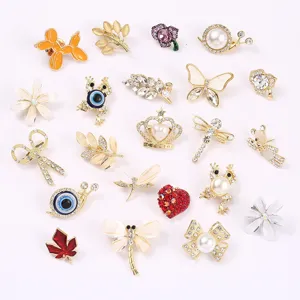 Alloy Strass Künstliche Perle Brosche Pin Vintage Blume Schal Schnalle Anti Exposition Anzug Pins Für Damen Schmuck