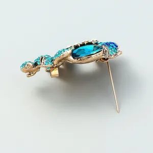 Detail broche elephant strass retro, epingle revers cristal alliage vue arriere bijoux.