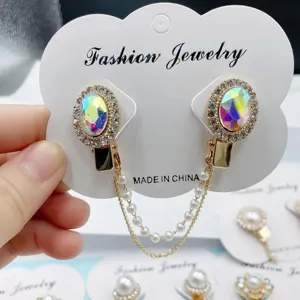 Clip de châle en cristal cardigan connecteur de col anti-reflets en métal avec chaîne de perles.