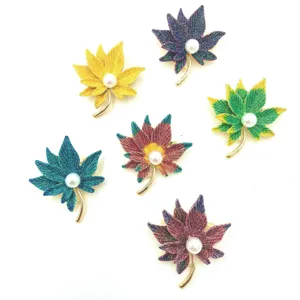 Broche feuille d'érable goutte d'huile mode coréenne élégant accessoire anti-éblouissement