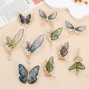 Spilla Farfalla in Strass Lega Stile Mori Girl Romantico Insetto Fata Libellula Distintivo Abbigliamento Gioielli Accessori Per Donne Uomini Regalo