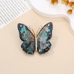 Elegante spilla a farfalla con zircone brillante e resina blu per abbigliamento femminile.