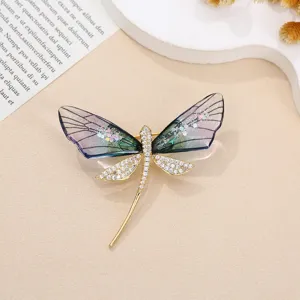Squisita spilla a libellula con strass scintillanti e ali sfumate per outfit eleganti.