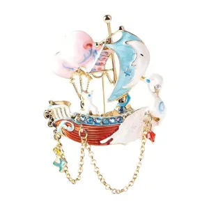 Elegante spilla a barca a vela in smalto strass con catene pendenti e design cigno.