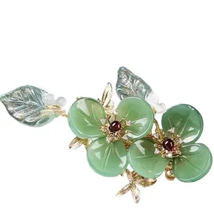 Antike chinesische grüne Blumenbrosche elegante Goldblatt Pullover Pin Damen Modeschmuck