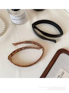 Stylish folding hairband in black and leopard print, portable teeth design for daily wear.