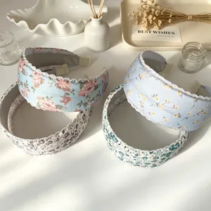 Floral wide headband for women, sweet pastoral style hair hoop, elegant fashion hair accessory.