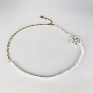 Chaîne de taille fleur perle douce française pour femmes, ceinture chaîne fine de luxe pour robes.