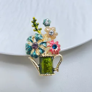 Vintage Emaillierter Strass Gießkanne Blume Brosche Retro Mantel Anstecknadel Schmuck