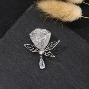 Exquisite Brosche mit Zirkonia, elegante Rosenform mit Anhänger für Damenanzug.