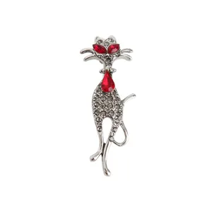 Broche chat persan argenté avec strass scintillants et yeux en cristal rouge accessoire