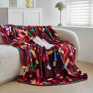 Morbida coperta in flanella con stampa colorata di dolci e ciambelle per un comodo relax in casa.