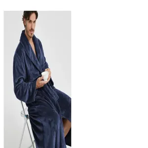 Herren dunkelblaue Plüsch Flanell Bademantel Schalkragen kuschelige Nachtwäsche Detail