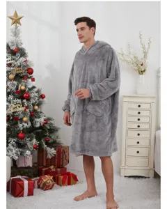 Gemütliche graue kuschelige Decke mit Kapuze, übergroßer Fernsehpullover für warme Wintertage.