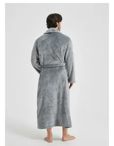 Grauer Flanell Bademantel für Herren, kuscheliger langer Morgenmantel mit Gürtel, Rückansicht.