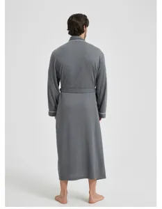 Ανδρικό μακρύ μπουρνούζι βαφλντέ dark grey με λευκό ρέλι και ζώνη, άνετα ρούχα ύπνου.