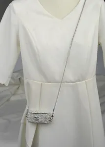 Mini strass heuptas en lichaam ketting met sprankelende kristallen en zilveren design.