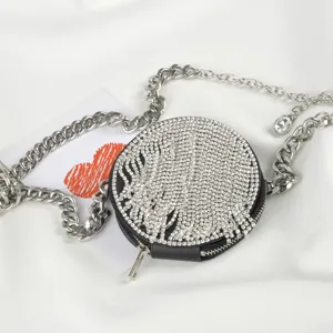 Bolso redondo de moda con diamantes de imitación y elegante cadena metálica estilo.