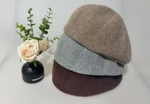 Berretto in maglia vintage da donna, elegante cappello da pittore in stile retro, morbido.