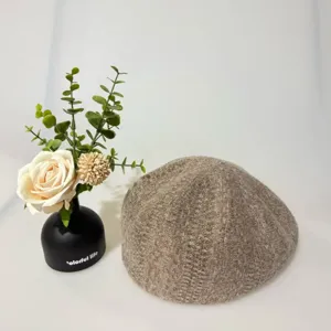 Berretto in maglia retro da donna, comodo cappello da pittore artistico dettaglio.
