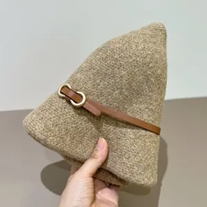 Knit bucket hat featuring chic leather strap and metal buckle detail for women autumn style.