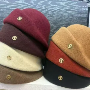 Women's Vintage Wool Blend Beret Hat Retro Solid Color Painter Hat With Metal Decoration Winter Warm Hat