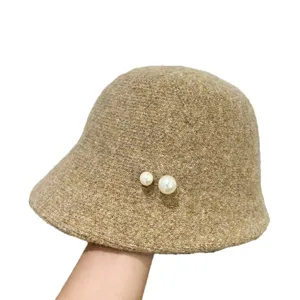 Herbst Winter Woll Bucket Hat für Damen, warme Plüsch Fischerhut mit eleganten Perlen.