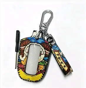 Étui de clé de voiture zodiaque chinois cousu main avec crochet en métal et sangle.