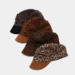 Sombrero de equitación plisado con estampado de leopardo retro gorra militar plana