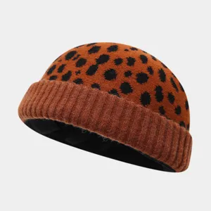 Berretto docker lavorato a maglia con stampa leopardata alla moda, caldo per autunno inverno.