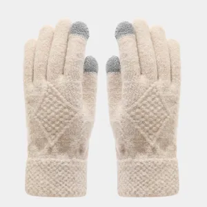 Vista detallada de guantes táctiles de invierno cálidos de punto en beige con patrón de trenzas.