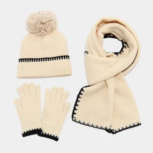 Detalles del conjunto de invierno beis de gorro bufanda y guantes sin dedos negro.