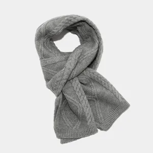 Bufanda clásica de punto de trenzas gris para invierno, accesorio suave, cálido y elegante.