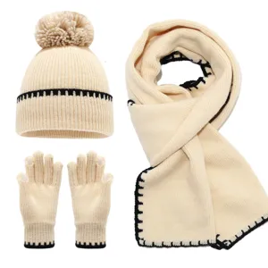 Conjunto de punto de invierno cálido con gorro con pompón bufanda larga y guantes sin dedos