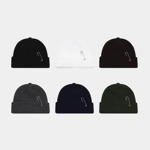 Koreaanse Stijl Effen Kleur Veiligheidsspeld Gebreide Muts Voor Unisex Volwassene Basis Warme Winter Streetwear Skully Cap