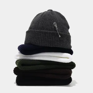 Koreaanse effen gebreide muts met veiligheidsspeld, warme winter muts voor koppels streetstyle