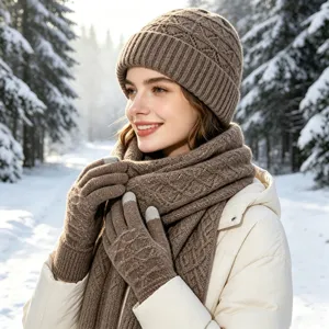 Conjunto de gorro bufanda guantes de invierno, marrón lentejuelas acanalado cálido tres piezas.