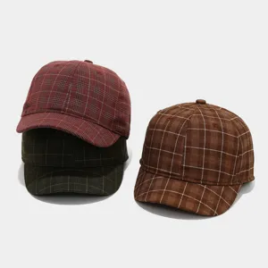 Retro plaid short brim baseball cap for men and women, casual outdoor sunshade duck hat.