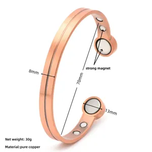 Detalle de pulsera magnética de cobre puro con ancho de 8 mm y potentes imanes.