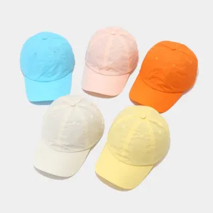 Cappelli da baseball a rapida asciugatura in cinque colori vivaci, cappelli da sole traspiranti.