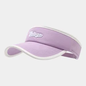 Cappello visiera sole viola vintage ricamato top vuoto dettaglio primo piano estate style