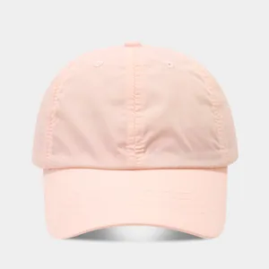 Dettaglio berretto da baseball rosa ad asciugatura rapida, cappello da sole traspirante.