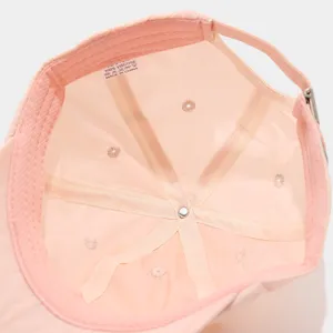 Vista interna del berretto da baseball rosa tinta unita ad asciugatura rapida, cappello estivo.