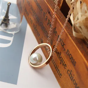 Roségold Kreis Perle Halskette für Damen, Titan Stahl Anhänger Mode Schmuck Accessoire.